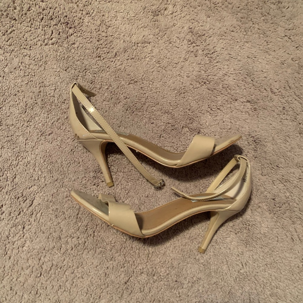 Heels - Picture 2 of 3